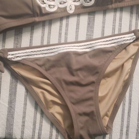 Victoria's Secret Bikini - Picture 4 of 7